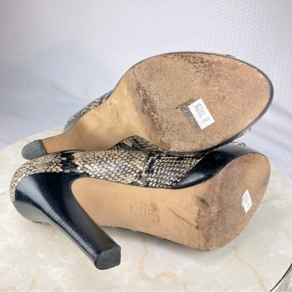 Via Spiga Snake Peep Toe Heels Womens Size 8 Black Tan Career Professional Pumps - Picture 10 of 10